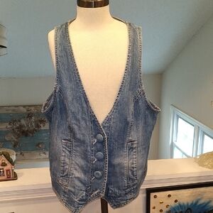 Denim Button Vest in Light Blue